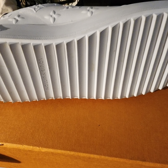 Louis Vuttion Time Out - Picture 6 of 6